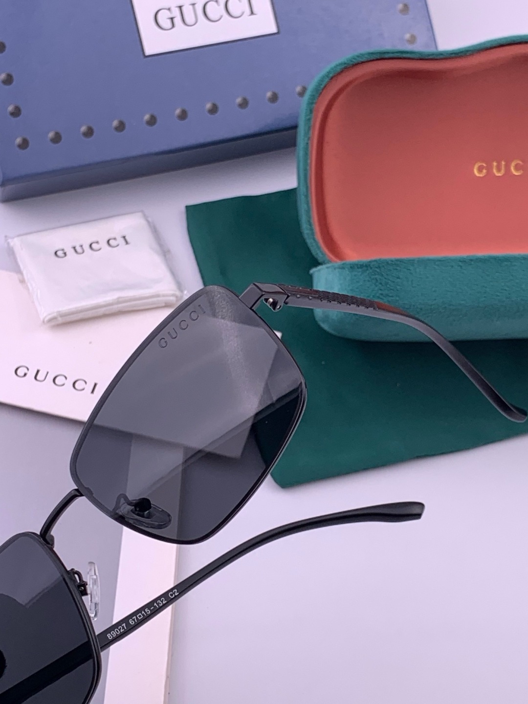 GUCCI 男款炫彩飞行员偏光太阳镜 ❤️材质：高清尼龙加厚卡槽高清偏光镜片 🌹无边框镜架💕颜👍型号：G