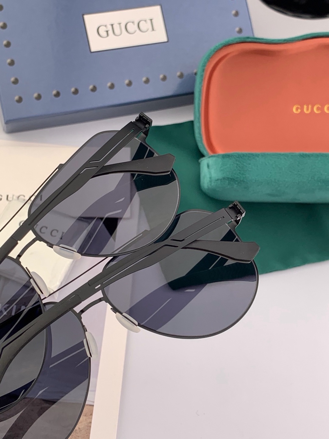 ♦️ GUCCI 新款男女情侣款太阳镜iP电镀永不褪色 超轻超有弹性整幅眼镜无螺丝重要的是压不坏 高清尼