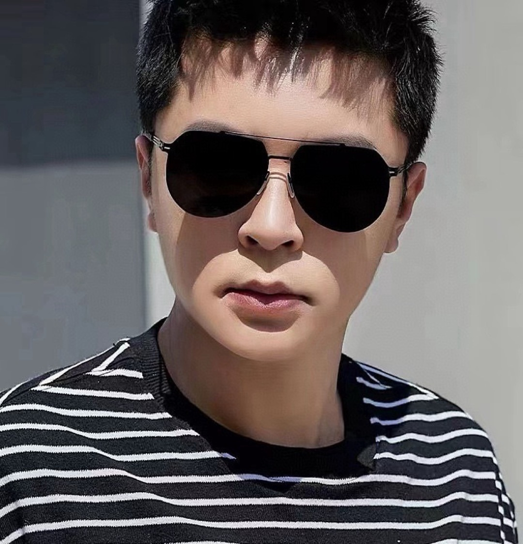 ♦️ GUCCI 新款男女情侣款太阳镜iP电镀永不褪色 超轻超有弹性整幅眼镜无螺丝重要的是压不坏 高清尼
