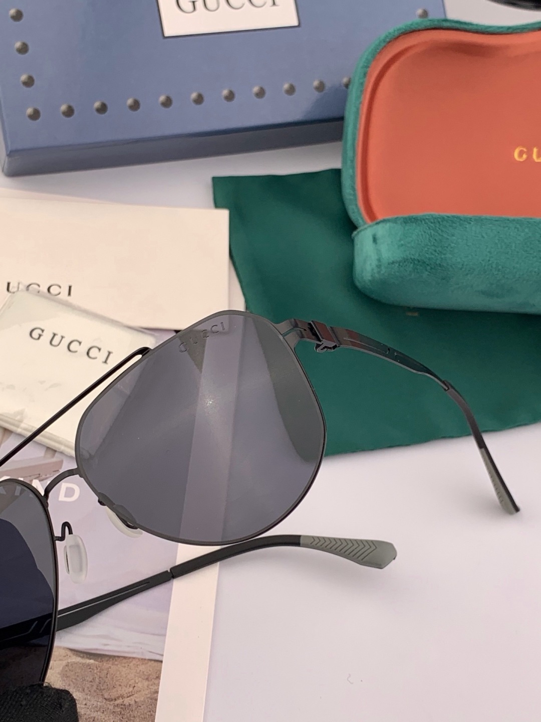 ♦️ GUCCI 新款男女情侣款太阳镜iP电镀永不褪色 超轻超有弹性整幅眼镜无螺丝重要的是压不坏 高清尼