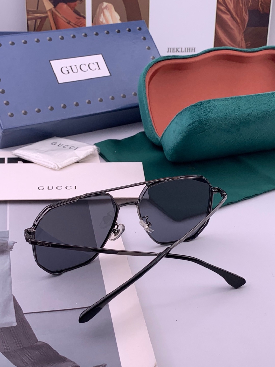 Gucci 男款炫彩飞行员偏光太阳镜 ❤️材质：高清尼龙加厚卡槽高清偏光镜片 🌹无边框镜架💕颜👍型号：G