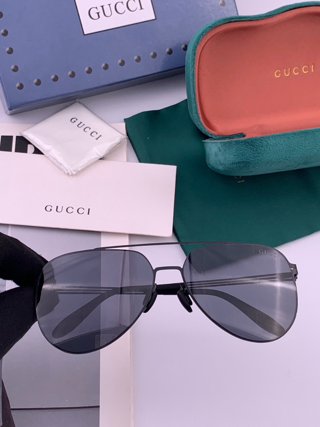 Gucci 春夏新款超轻无螺丝压不坏系列情侣款太阳镜高清尼龙镜片🦅完美品质，适合各种脸型，经典太阳镜亮相