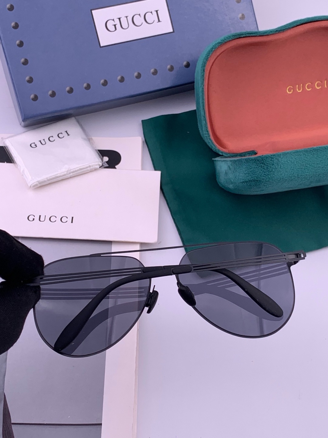 Gucci 春夏新款超轻无螺丝压不坏系列情侣款太阳镜高清尼龙镜片🦅完美品质，适合各种脸型，经典太阳镜亮相