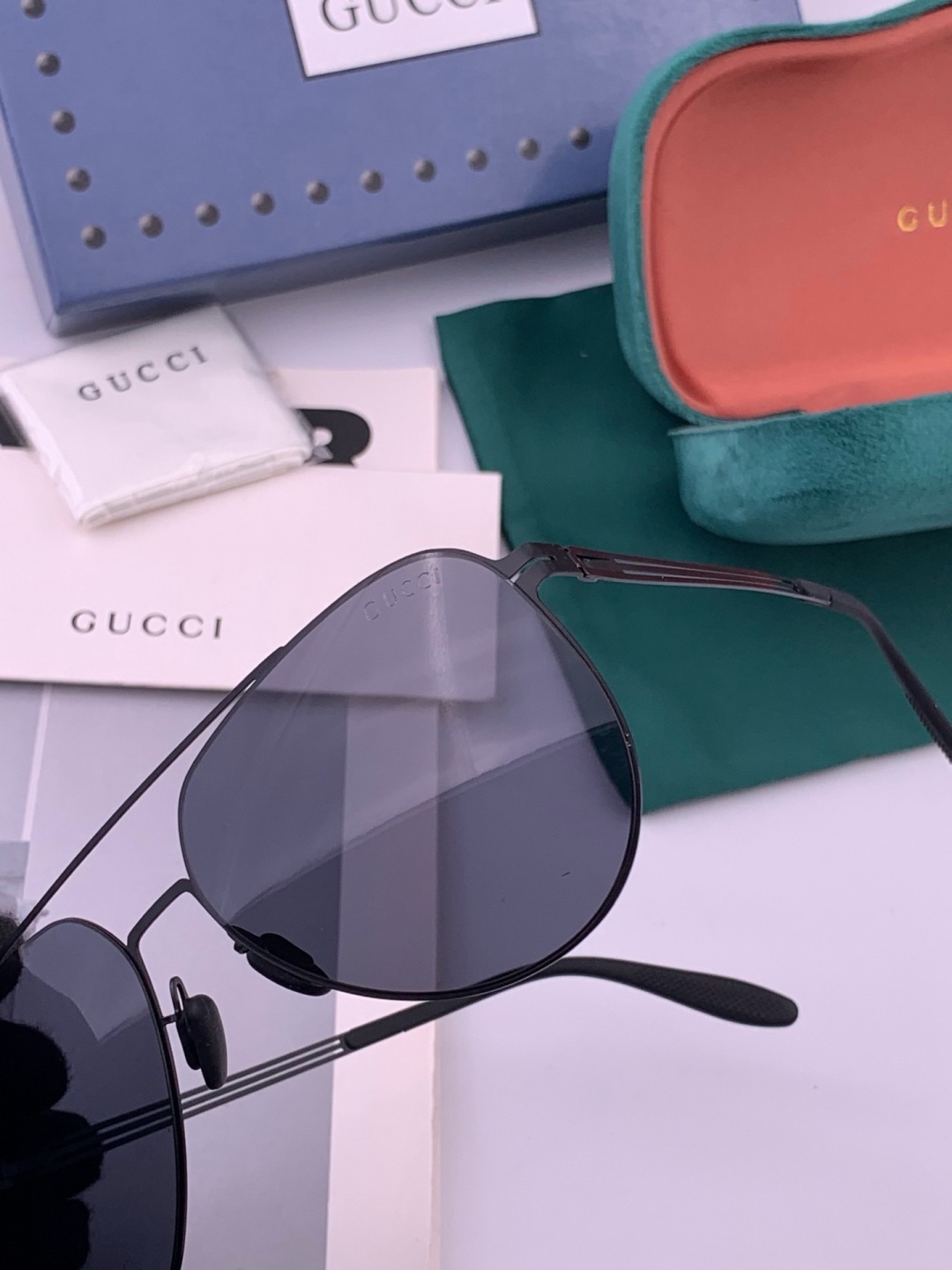 Gucci 春夏新款超轻无螺丝压不坏系列情侣款太阳镜高清尼龙镜片🦅完美品质，适合各种脸型，经典太阳镜亮相