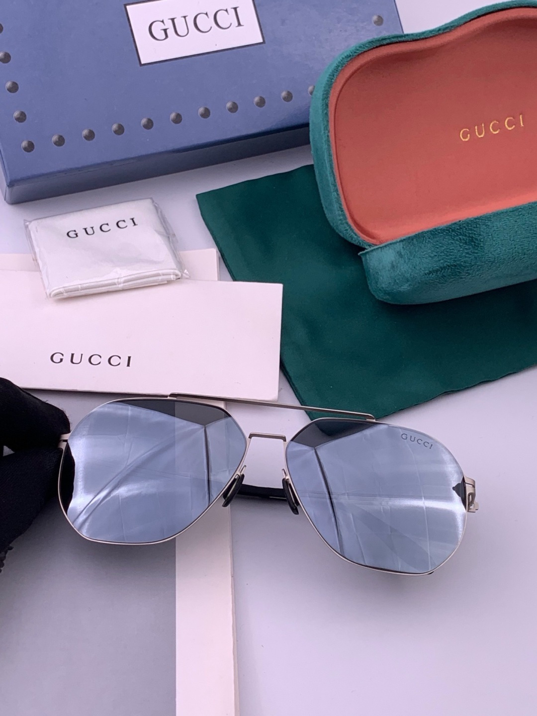 ♦️ GUCCI 新款男女情侣款太阳镜多边形墨镜iP电镀永不褪色 超轻超有弹性整幅眼镜无螺丝重要的是压不