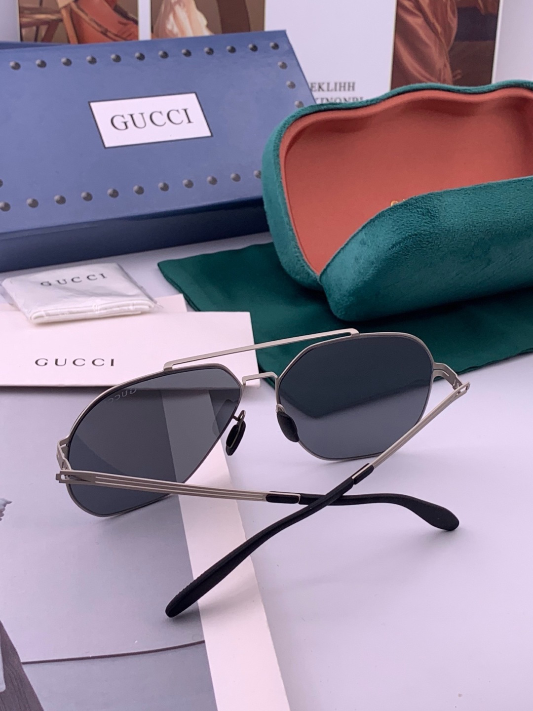 ♦️ GUCCI 新款男女情侣款太阳镜多边形墨镜iP电镀永不褪色 超轻超有弹性整幅眼镜无螺丝重要的是压不