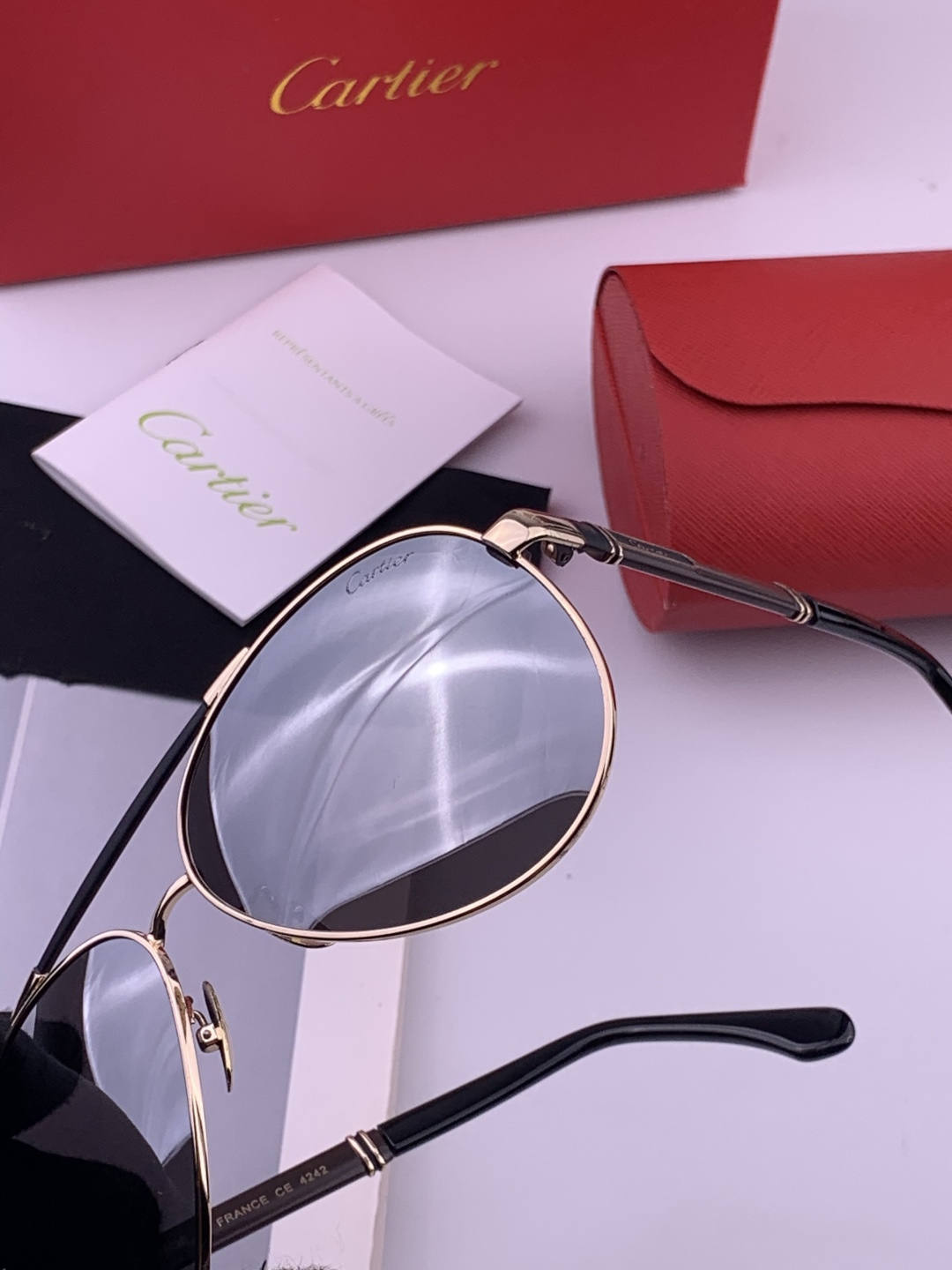【Cartier  卡地亚】 👑男女款偏光墨镜  双色烤漆工艺  进口宝丽来偏光镜片   顶级做工彰显非
