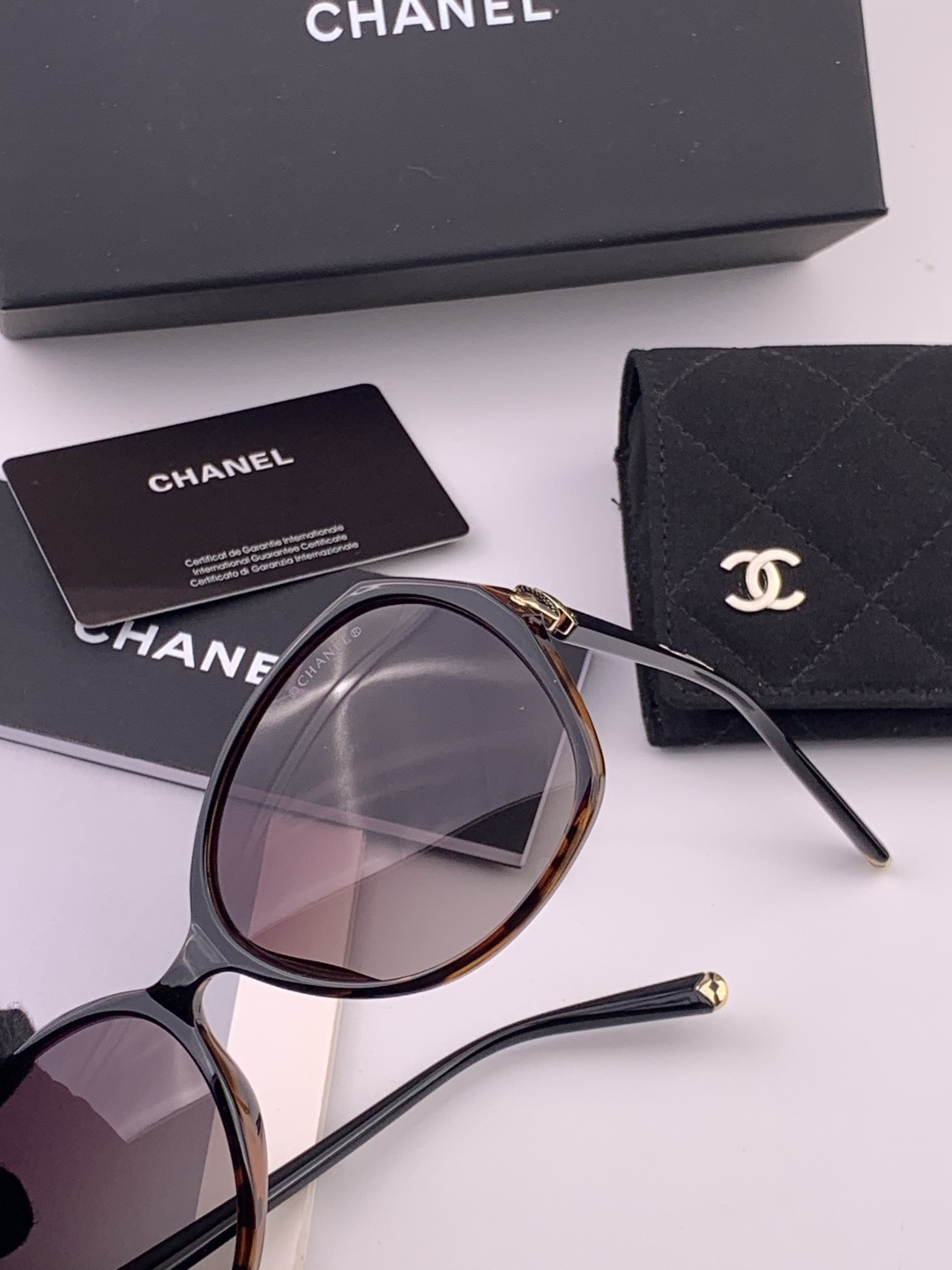 【CHANEL】香奈儿 新款潮流爆款 时尚方框太阳镜 佩戴舒适 网红潮款墨镜  女士高清加厚偏光太阳镜🕶