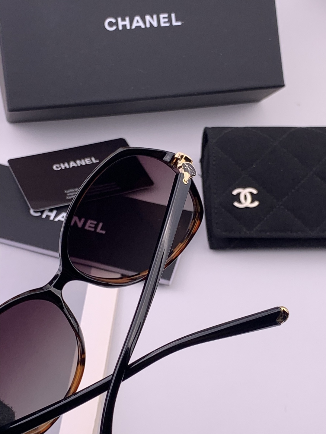 【CHANEL】香奈儿 新款潮流爆款 时尚方框太阳镜 佩戴舒适 网红潮款墨镜  女士高清加厚偏光太阳镜🕶