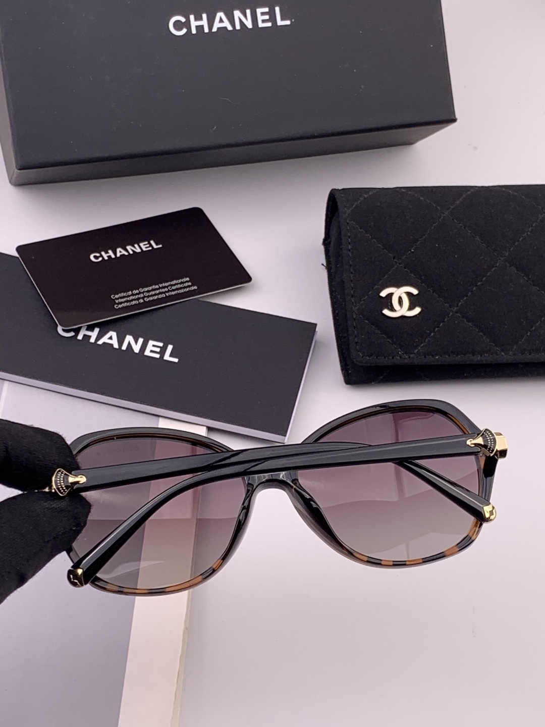 【CHANEL】香奈儿 新款潮流爆款 时尚方框太阳镜 佩戴舒适 网红潮款墨镜  女士高清加厚偏光太阳镜🕶
