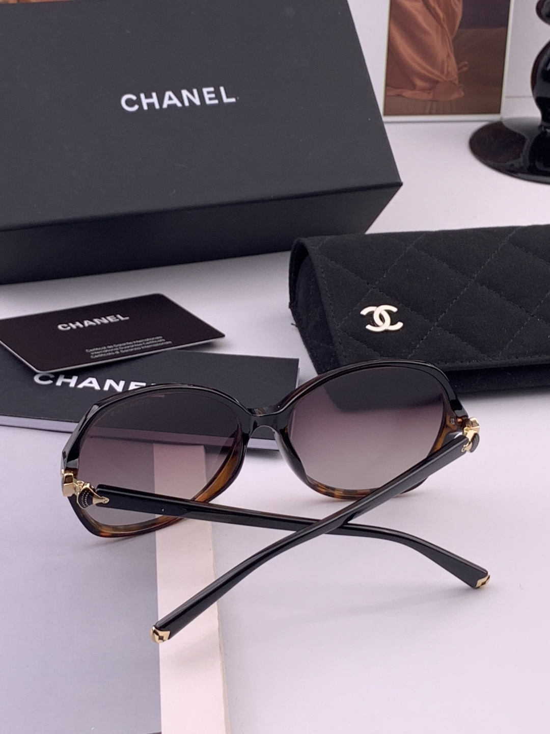 【CHANEL】香奈儿 新款潮流爆款 时尚方框太阳镜 佩戴舒适 网红潮款墨镜  女士高清加厚偏光太阳镜🕶