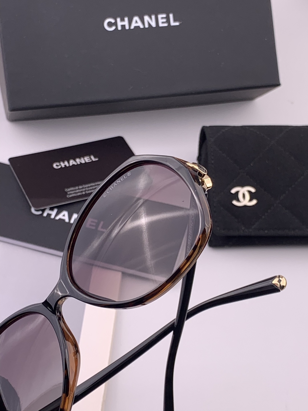 【CHANEL】香奈儿 新款潮流爆款 时尚方框太阳镜 佩戴舒适 网红潮款墨镜  女士高清加厚偏光太阳镜🕶