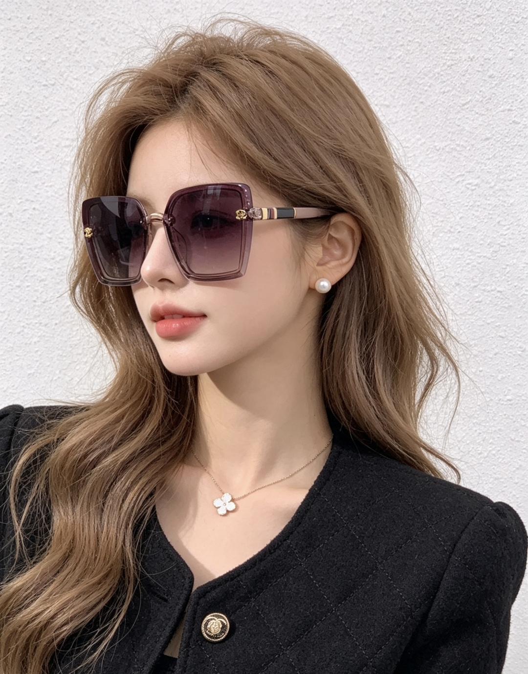 新品CHANEL香奈儿.太阳镜以独特魅力和前卫风格诠释春夏最新眼镜，以方框设计两边经典小香logo做点缀