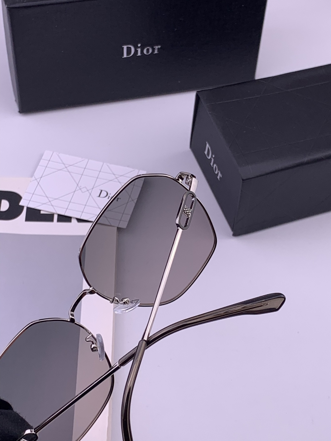 🔺 DIOR🔻官方新款 众多明星同款[色]‼️‼️新款大框偏光墨镜 🌈🌈宝丽来超清加厚太阳镜🔝🔝型号：C