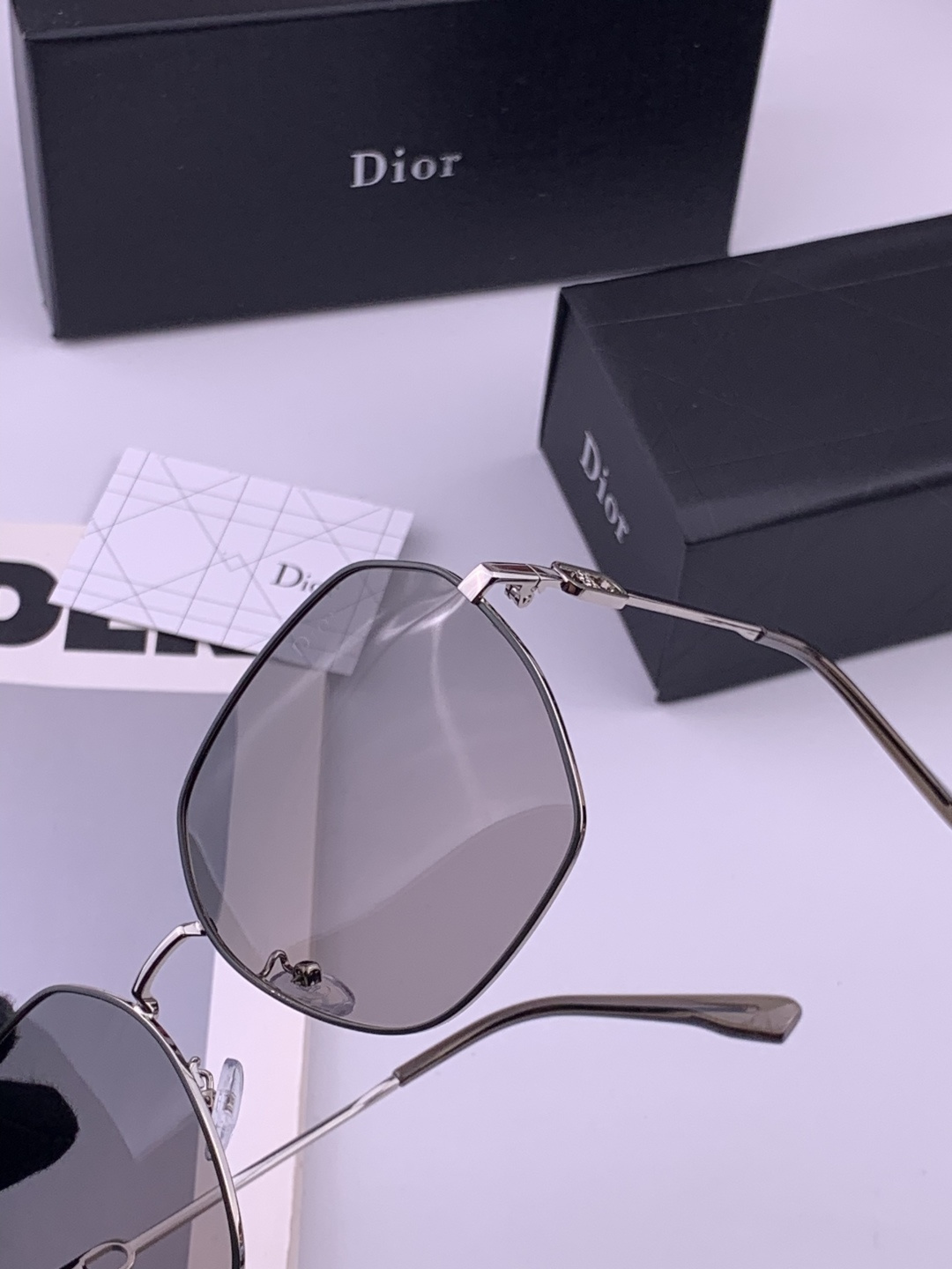 🔺 DIOR🔻官方新款 众多明星同款[色]‼️‼️新款大框偏光墨镜 🌈🌈宝丽来超清加厚太阳镜🔝🔝型号：C