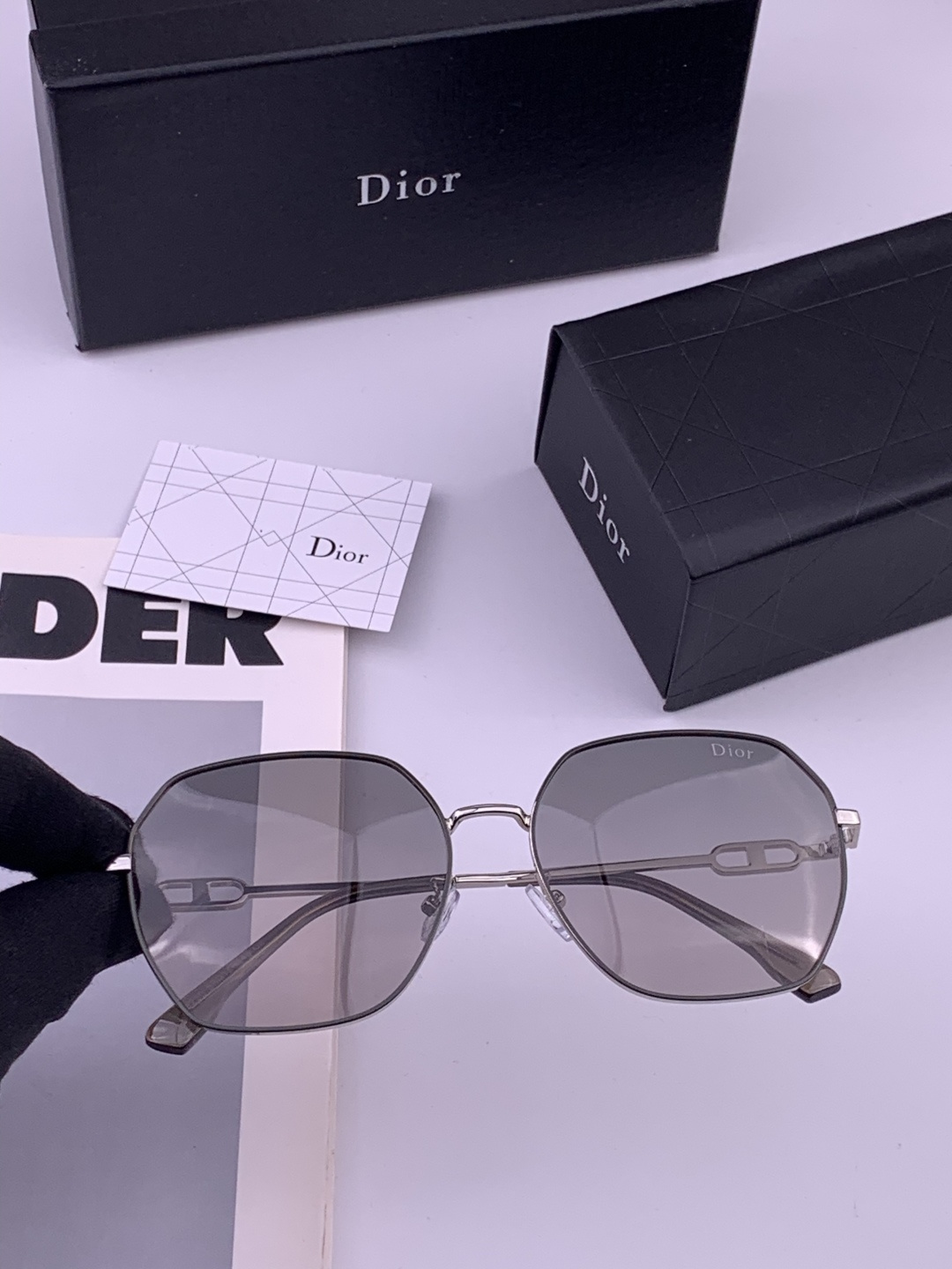 🔺 DIOR🔻官方新款 众多明星同款[色]‼️‼️新款大框偏光墨镜 🌈🌈宝丽来超清加厚太阳镜🔝🔝型号：C
