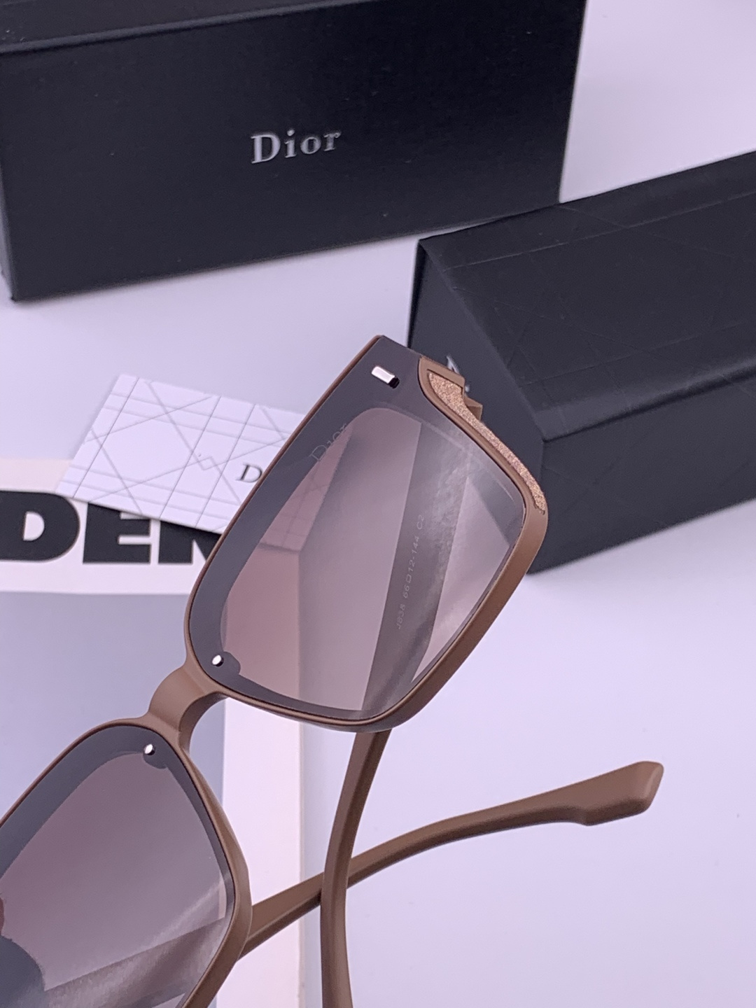 🔺 【DIOR-迪奥】开春新款 潮流爆款 时尚方框偏光太阳镜 高品质 佩戴舒适 网红潮款墨镜 女士高清偏