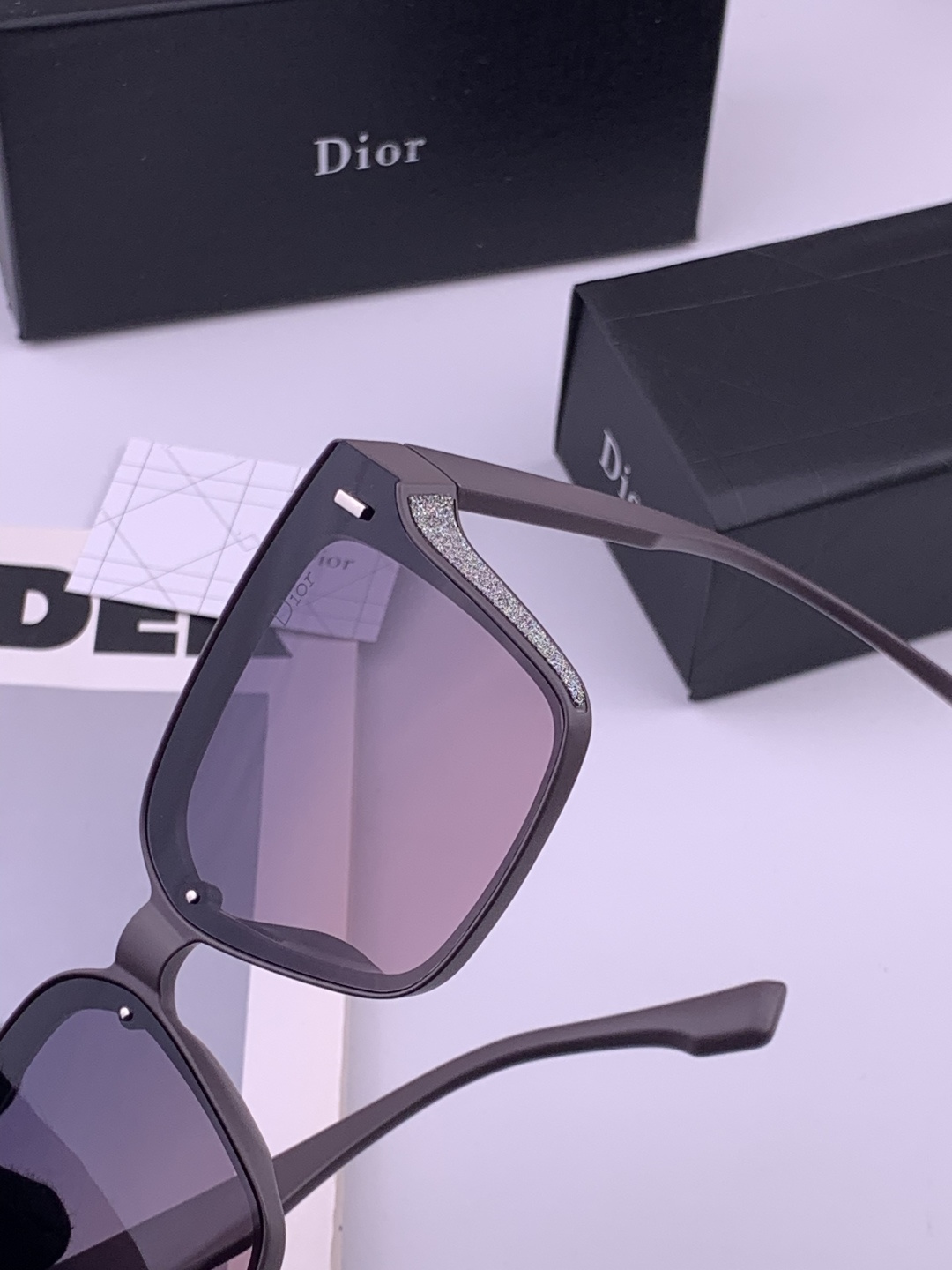 🔺 【DIOR-迪奥】开春新款 潮流爆款 时尚方框偏光太阳镜 高品质 佩戴舒适 网红潮款墨镜 女士高清偏