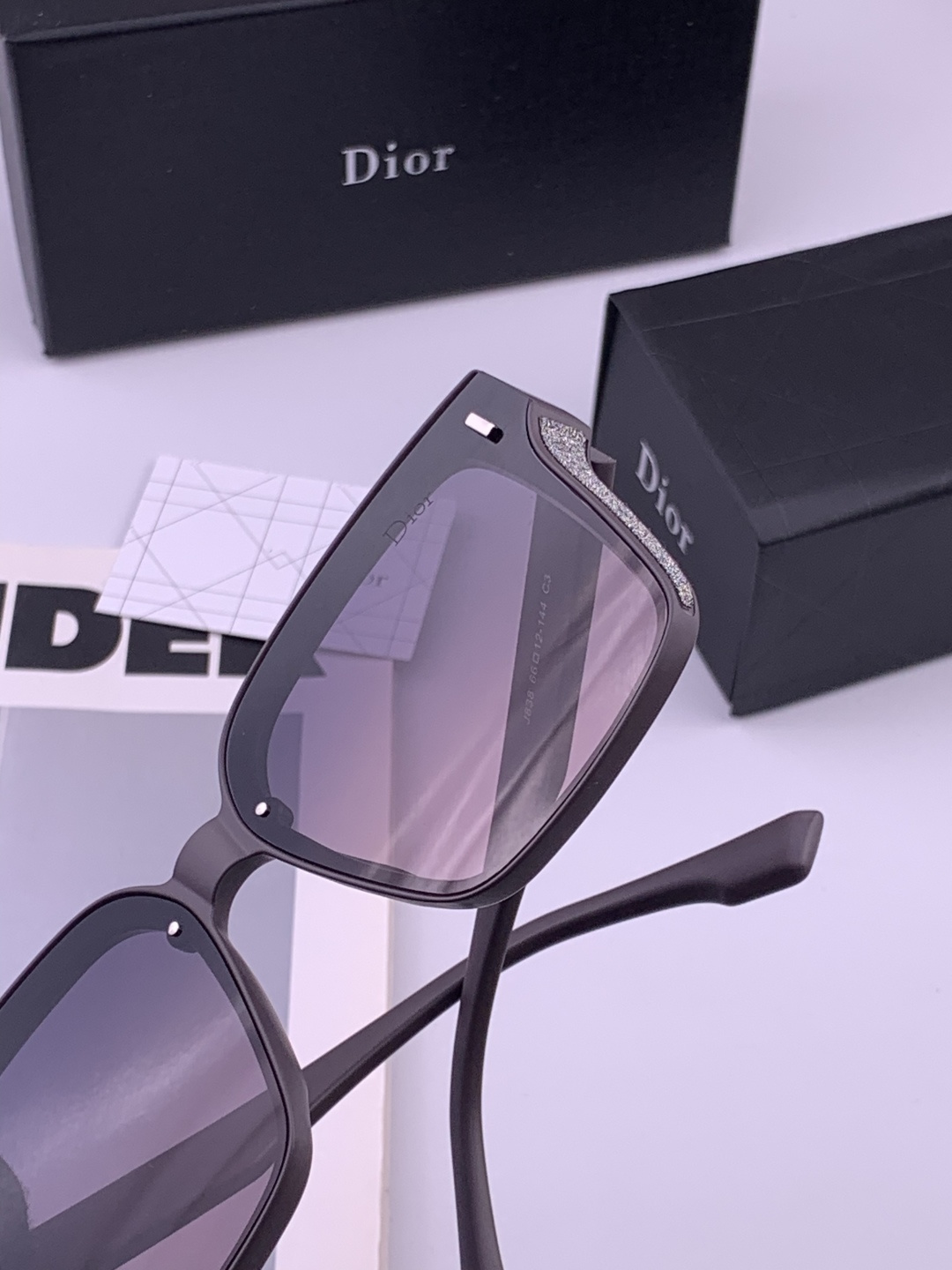 🔺 【DIOR-迪奥】开春新款 潮流爆款 时尚方框偏光太阳镜 高品质 佩戴舒适 网红潮款墨镜 女士高清偏