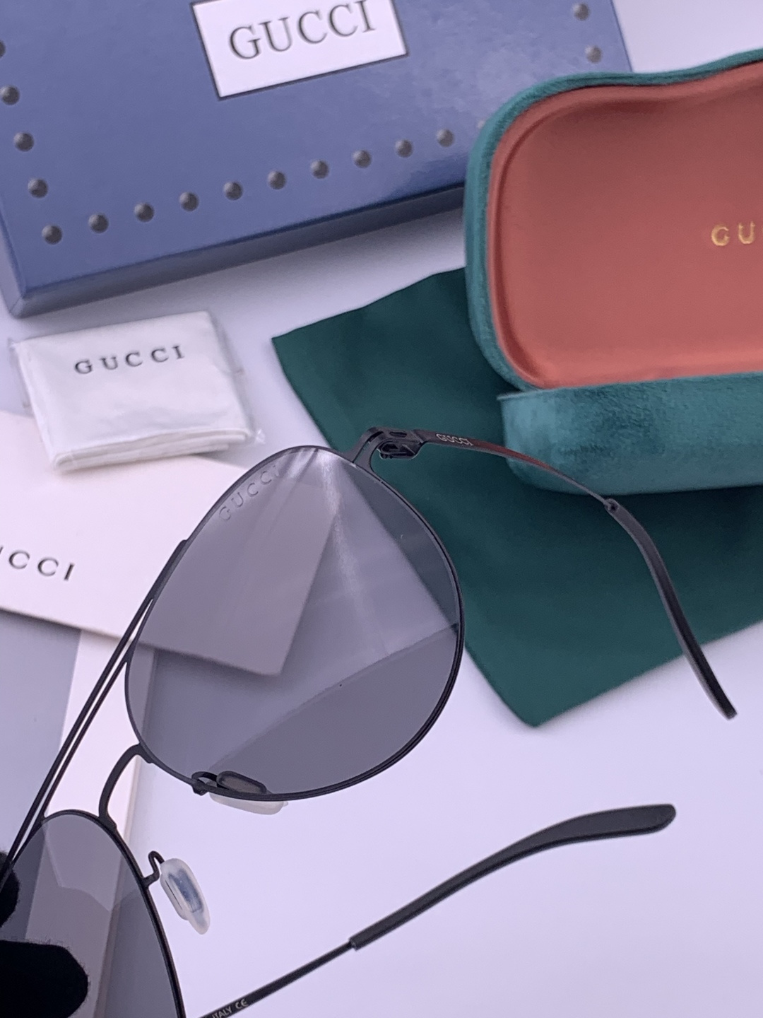 Gucci 春夏新款超轻无螺丝压不坏系列情侣款太阳镜高清尼龙镜片🦅完美品质，适合各种脸型，经典太阳镜亮相