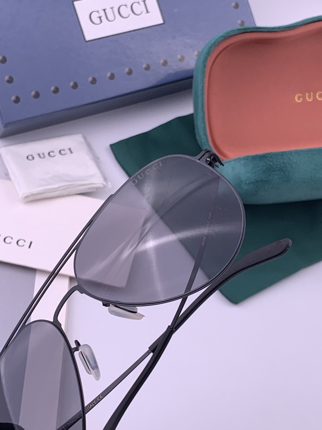 Gucci 春夏新款超轻无螺丝压不坏系列情侣款太阳镜高清尼龙镜片🦅完美品质，适合各种脸型，经典太阳镜亮相