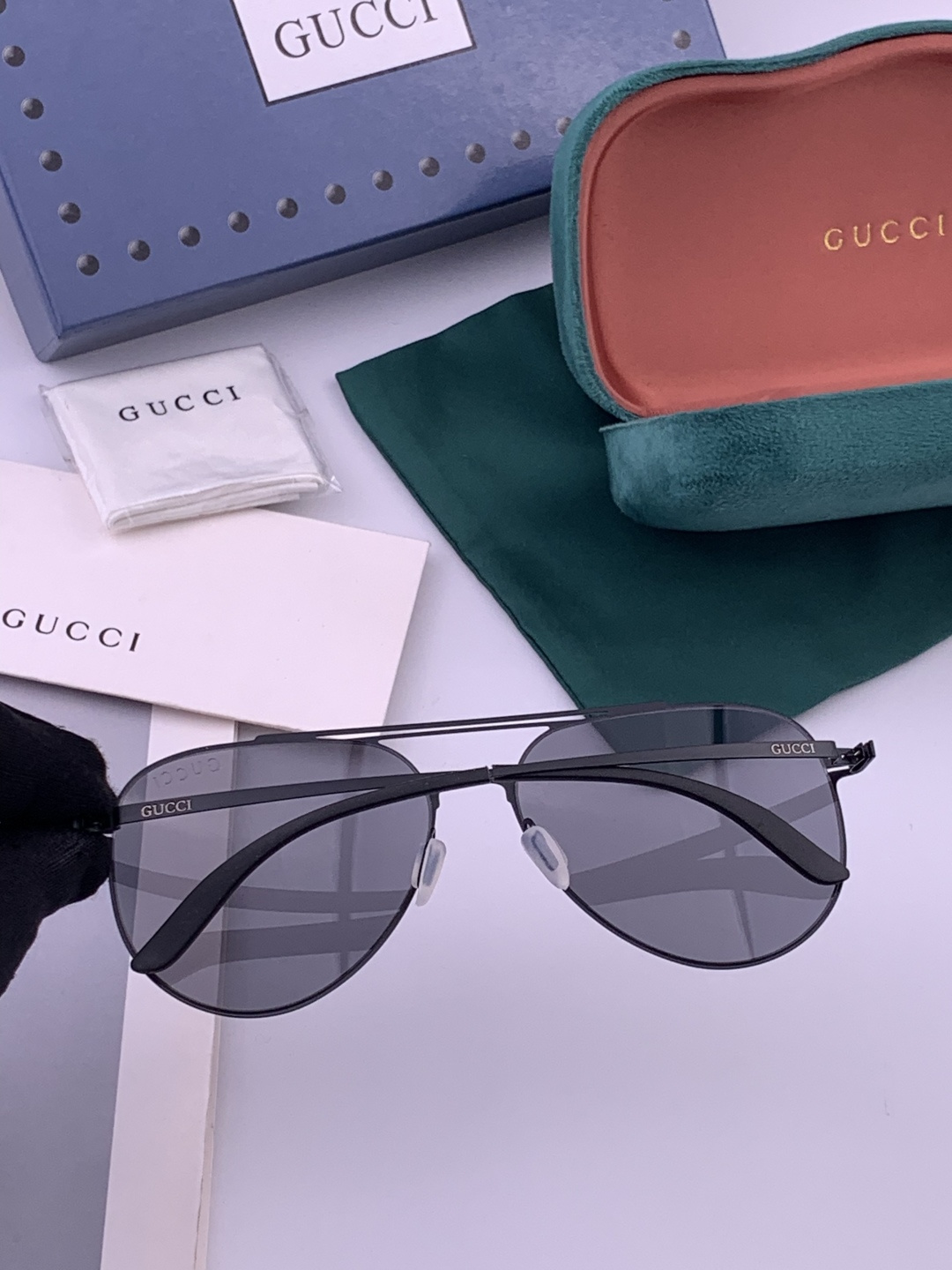 Gucci 春夏新款超轻无螺丝压不坏系列情侣款太阳镜高清尼龙镜片🦅完美品质，适合各种脸型，经典太阳镜亮相