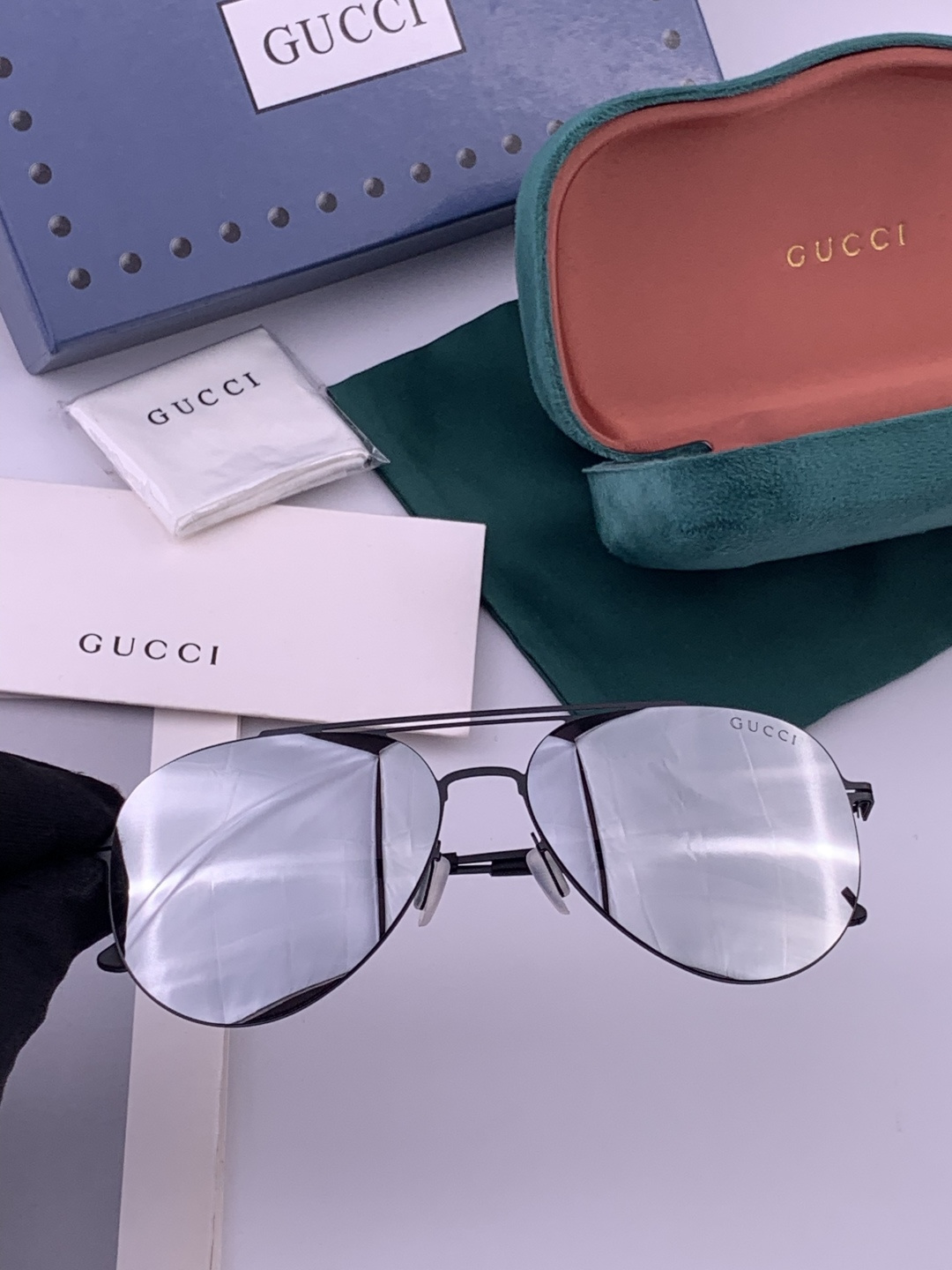 Gucci 春夏新款超轻无螺丝压不坏系列情侣款太阳镜高清尼龙镜片🦅完美品质，适合各种脸型，经典太阳镜亮相