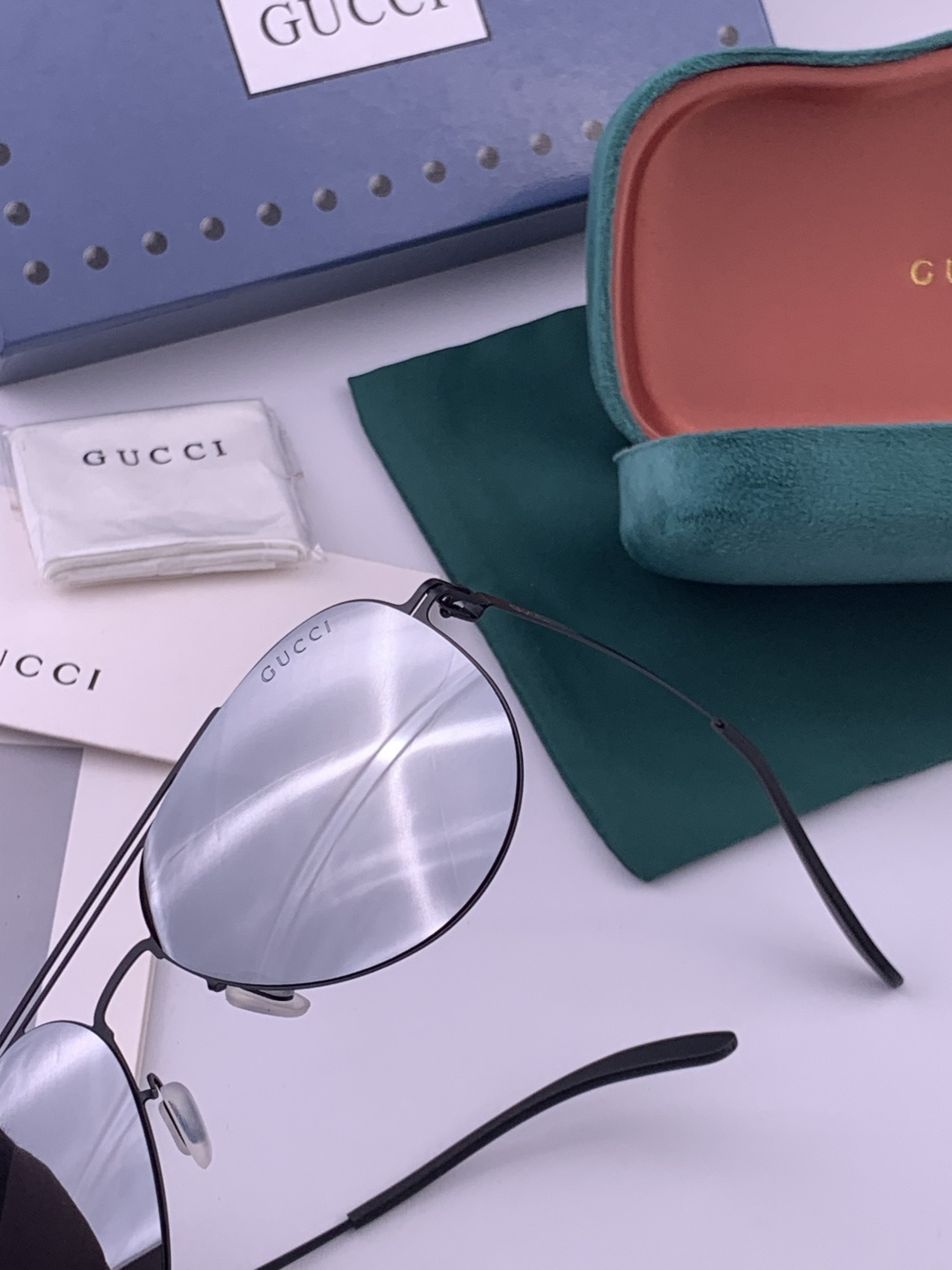 Gucci 春夏新款超轻无螺丝压不坏系列情侣款太阳镜高清尼龙镜片🦅完美品质，适合各种脸型，经典太阳镜亮相