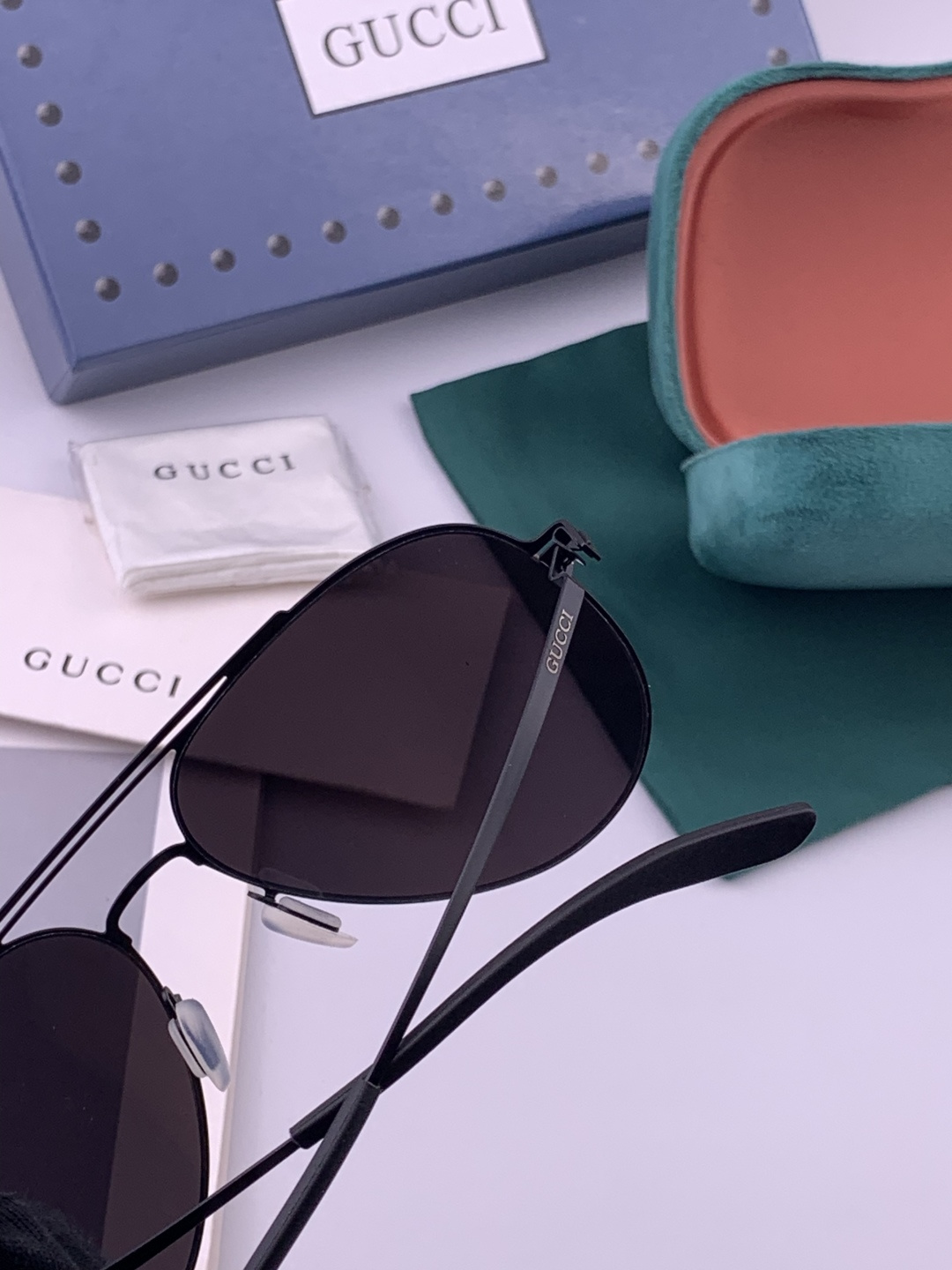 Gucci 春夏新款超轻无螺丝压不坏系列情侣款太阳镜高清尼龙镜片🦅完美品质，适合各种脸型，经典太阳镜亮相