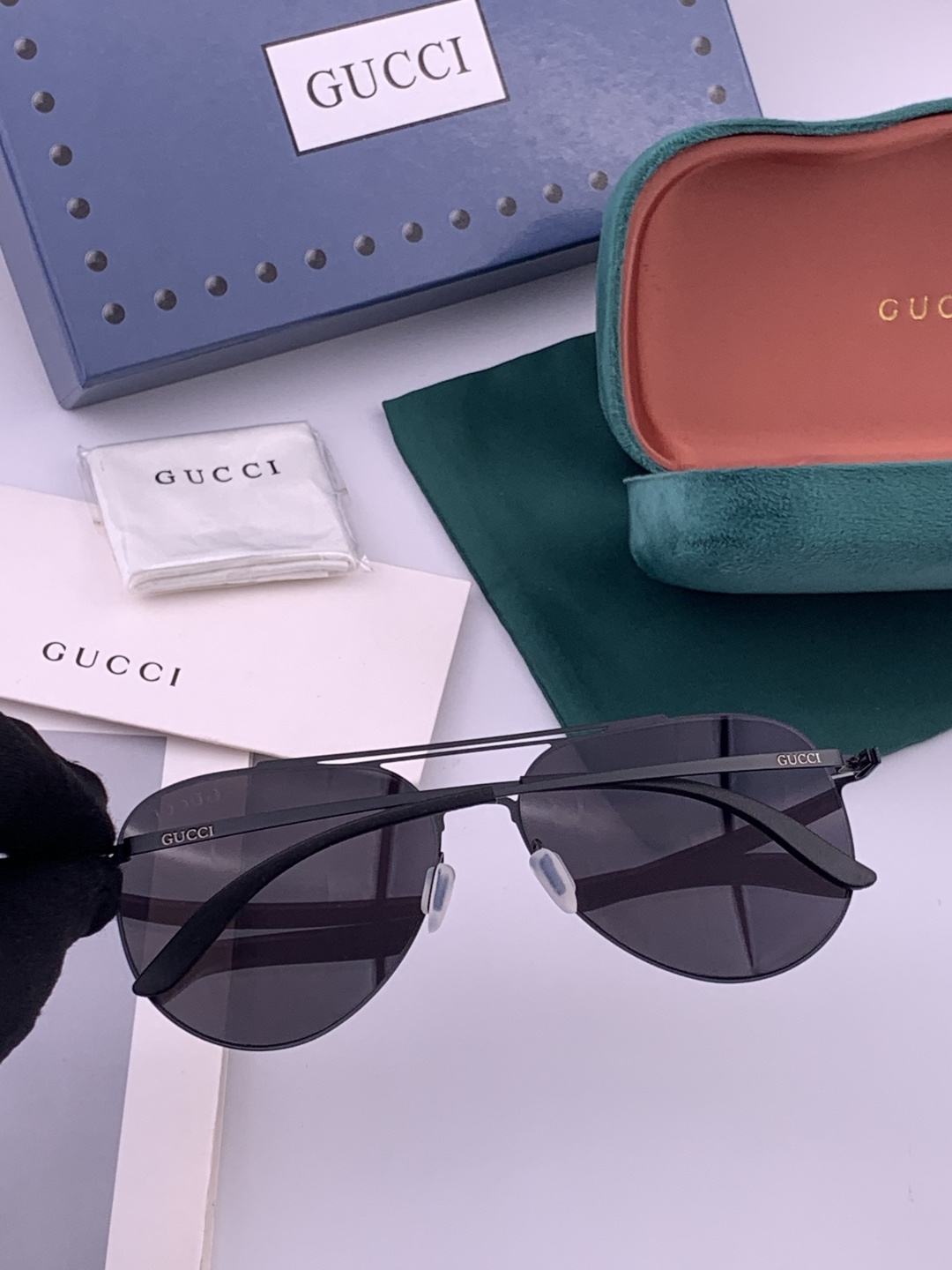 Gucci 春夏新款超轻无螺丝压不坏系列情侣款太阳镜高清尼龙镜片🦅完美品质，适合各种脸型，经典太阳镜亮相