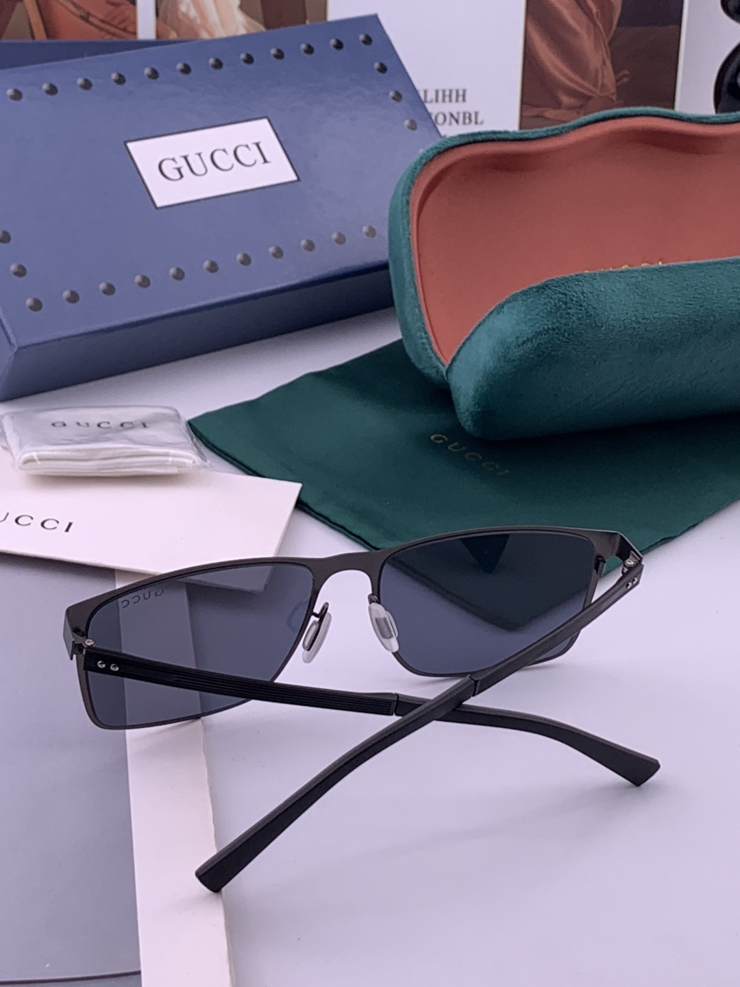 GUCCI 男款炫彩飞行员偏光太阳镜 ❤️材质：高清尼龙加厚卡槽高清偏光镜片 🌹无边框镜架💕颜👍型号：G