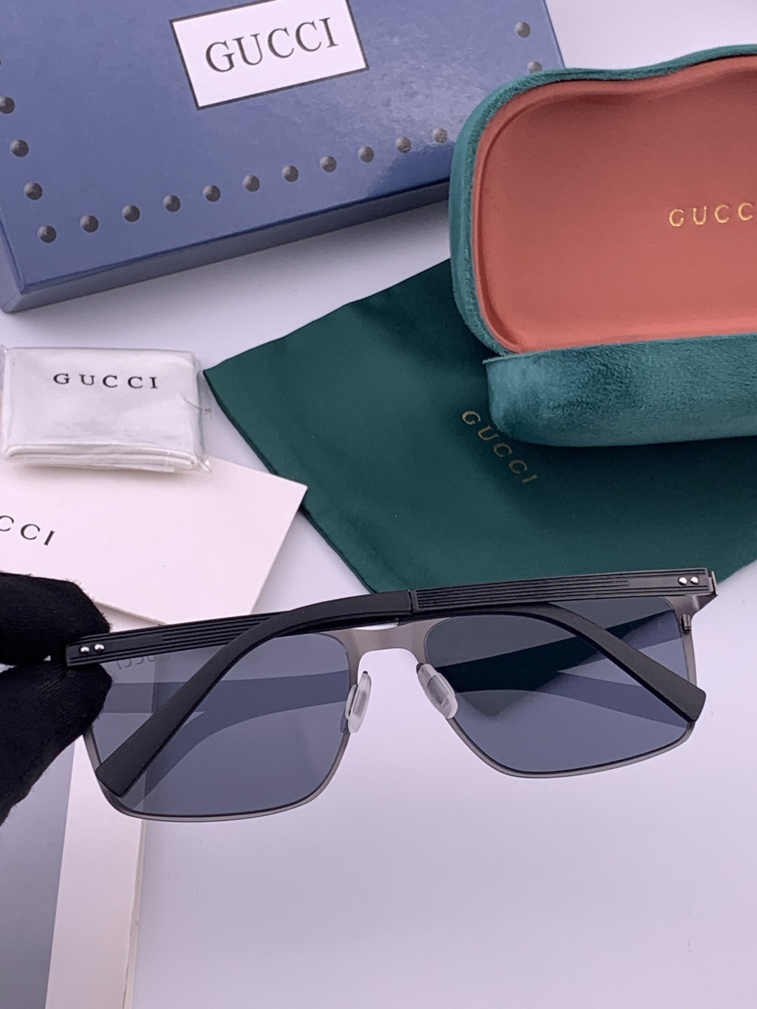 GUCCI 男款炫彩飞行员偏光太阳镜 ❤️材质：高清尼龙加厚卡槽高清偏光镜片 🌹无边框镜架💕颜👍型号：G