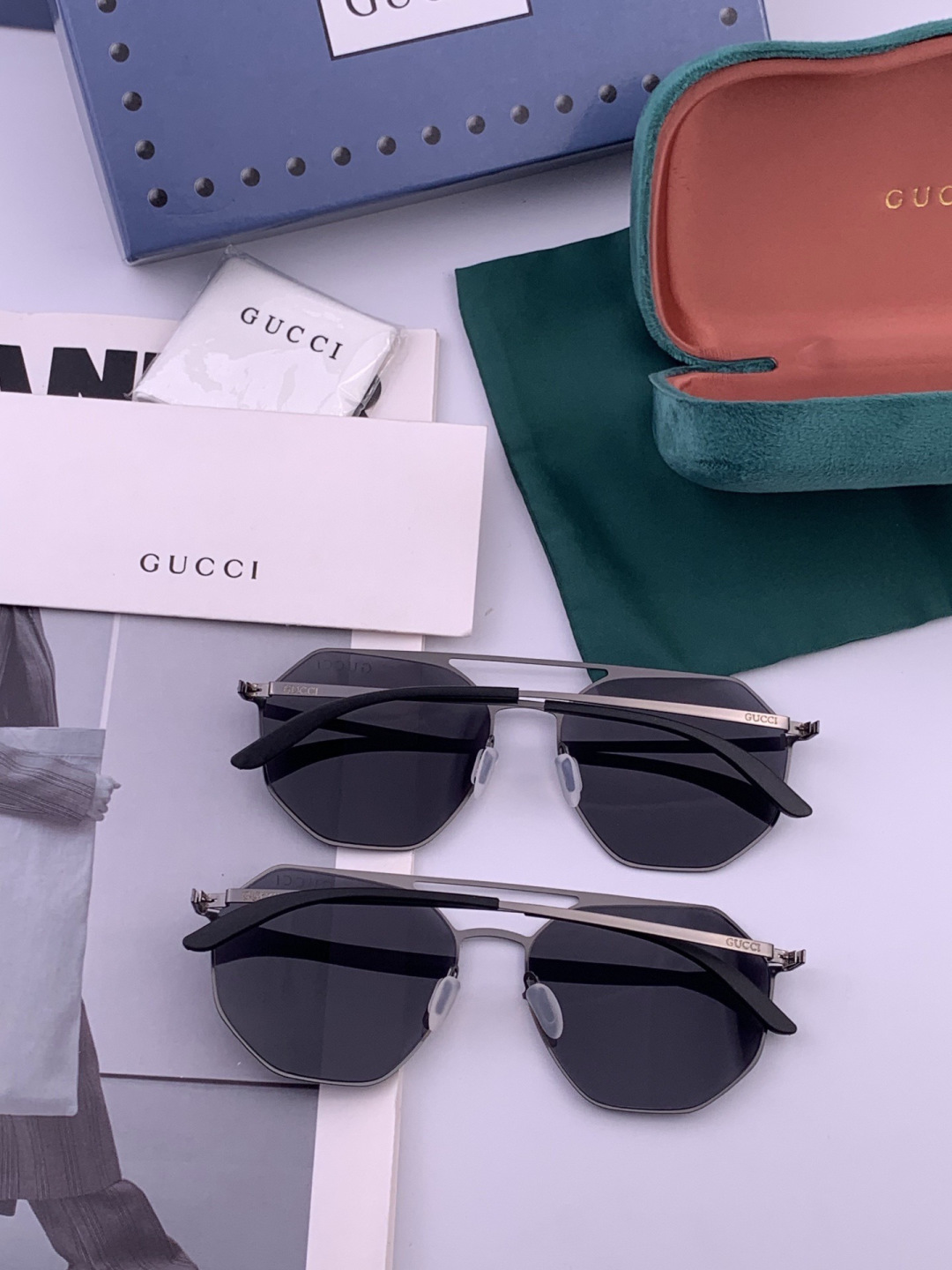 GUCCI  新款男女情侣款太阳iP电镀永不褪色 卖点：超轻超有弹性整幅眼镜无螺丝重要的是压不坏 镜片：