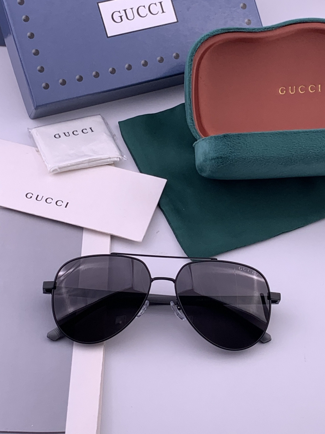 Gucci 🔥  高品质男女款墨镜   👍 进口宝丽来偏光镜片  🔥蛤蟆镜 开车钓鱼都可 🔥百搭显瘦墨镜