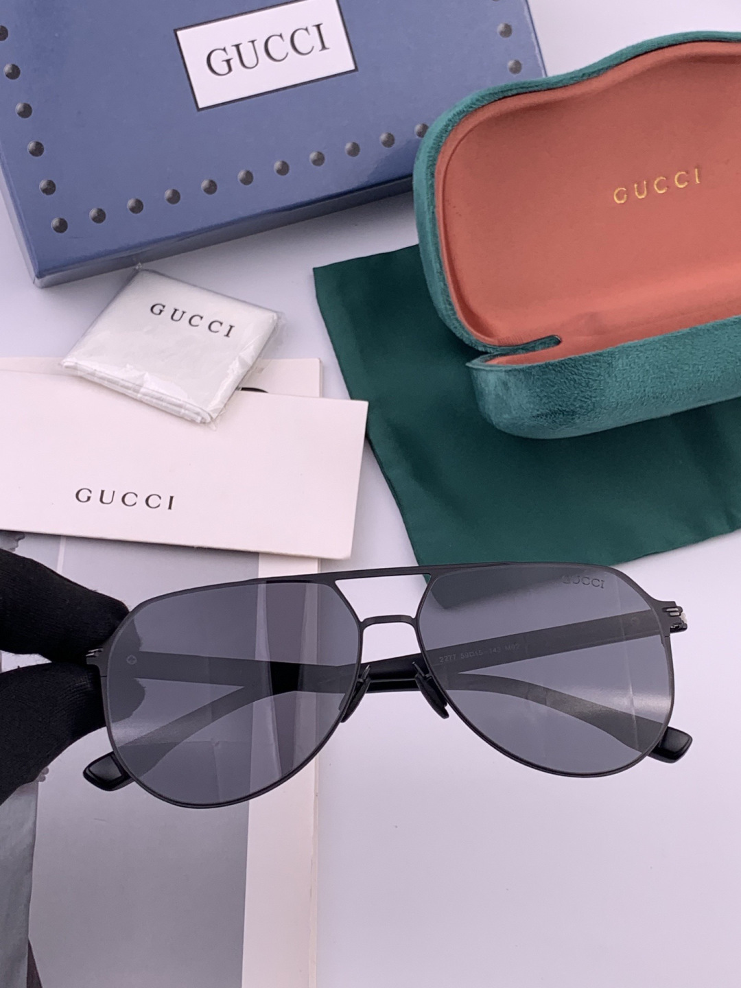 Gucci 男款炫彩飞行员偏光太阳镜 ❤️材质：高清尼龙加厚卡槽高清偏光镜片 🌹无边框镜架💕颜👍型号：G