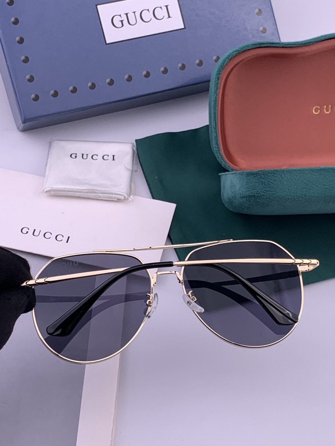 GUCCI 男款炫彩飞行员偏光太阳镜 ❤️材质：高清尼龙加厚卡槽高清偏光镜片 🌹无边框镜架💕颜👍型号：G