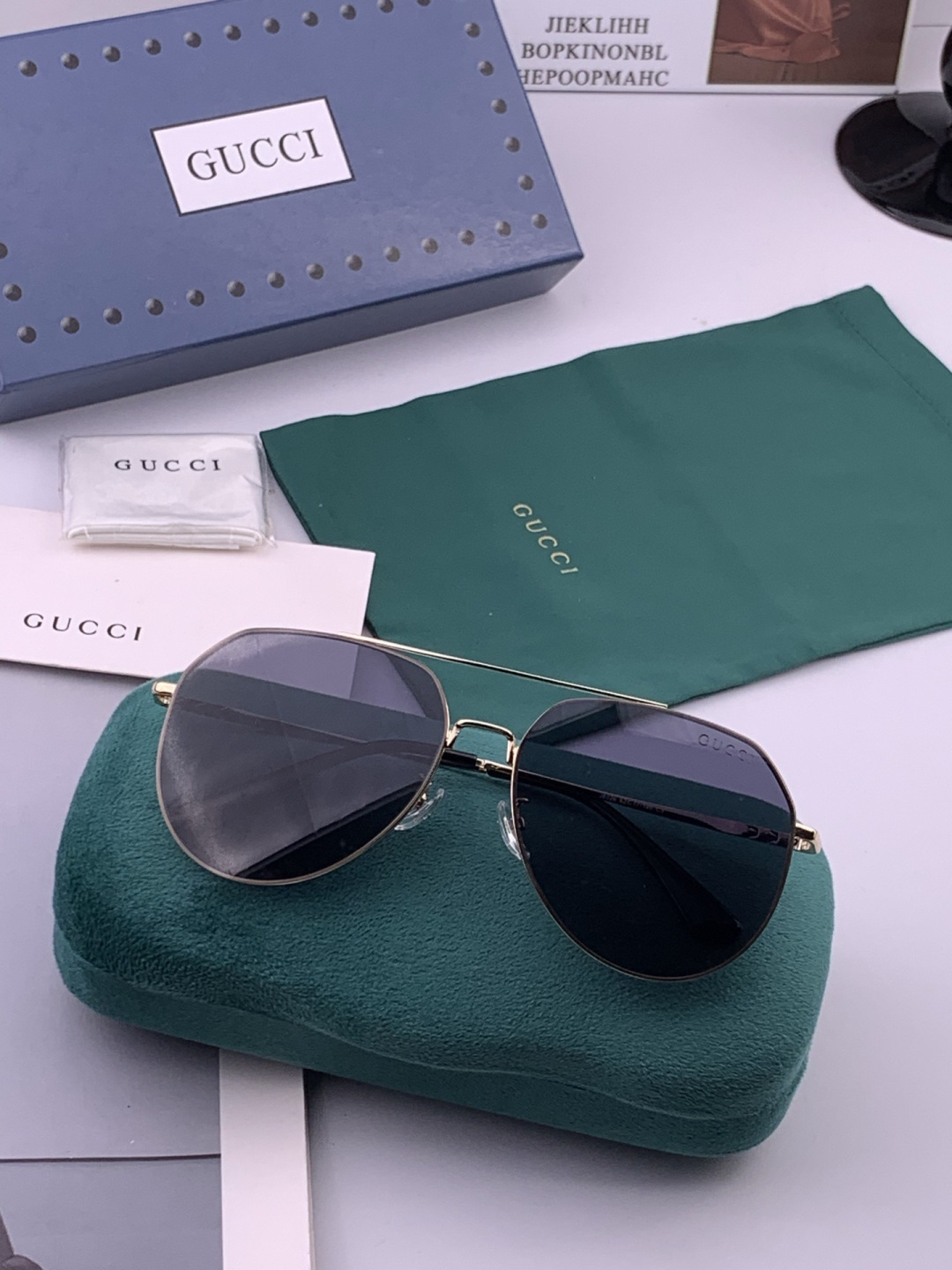 GUCCI 男款炫彩飞行员偏光太阳镜 ❤️材质：高清尼龙加厚卡槽高清偏光镜片 🌹无边框镜架💕颜👍型号：G