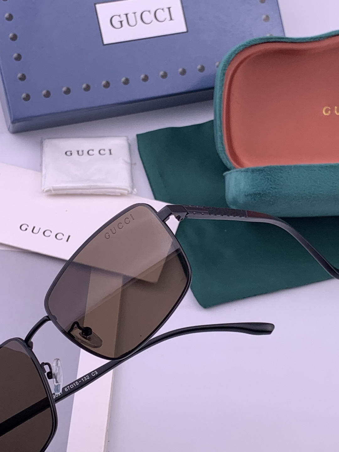GUCCI 男款炫彩飞行员偏光太阳镜 ❤️材质：高清尼龙加厚卡槽高清偏光镜片 🌹无边框镜架💕颜👍型号：G