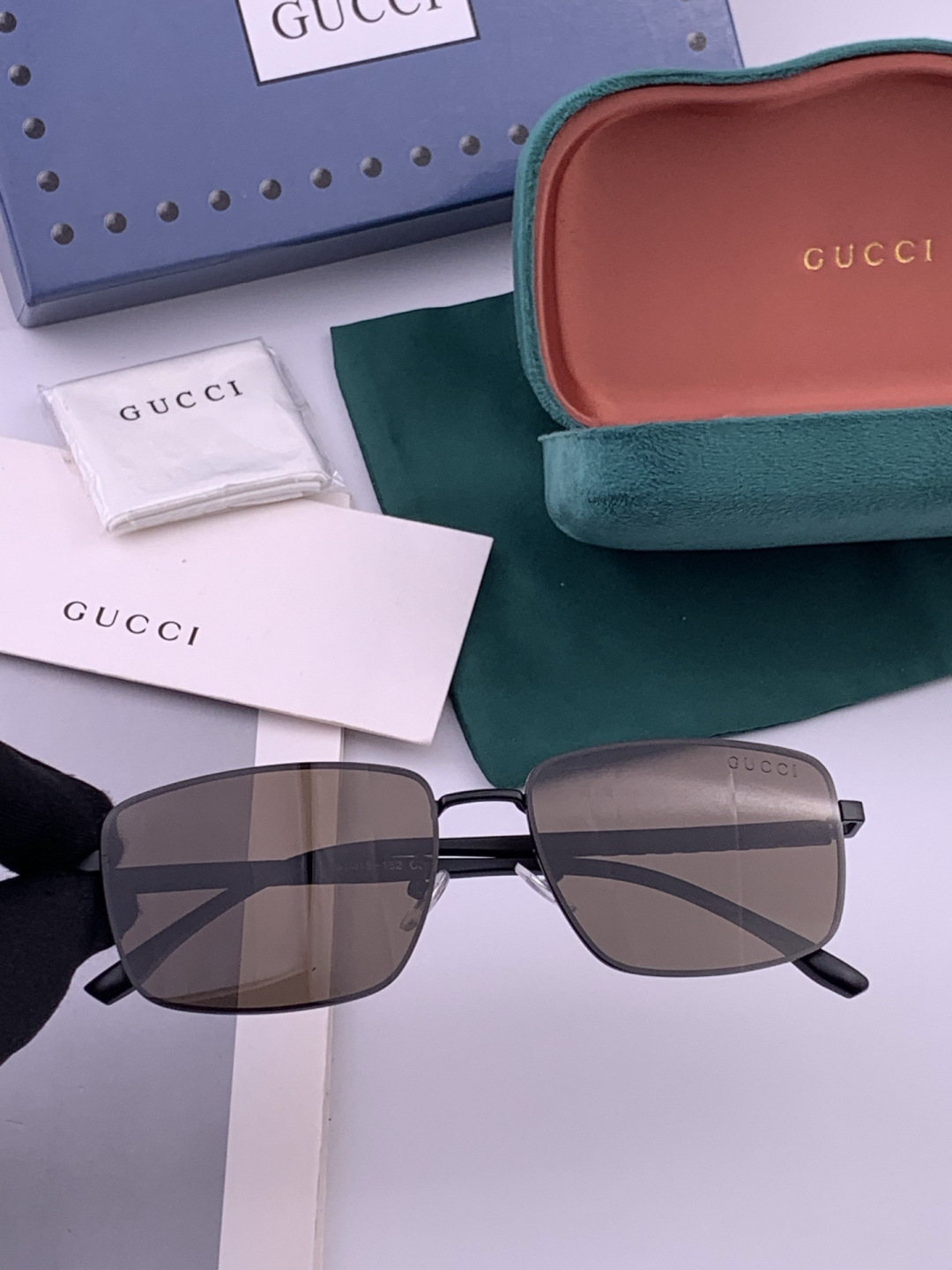 GUCCI 男款炫彩飞行员偏光太阳镜 ❤️材质：高清尼龙加厚卡槽高清偏光镜片 🌹无边框镜架💕颜👍型号：G