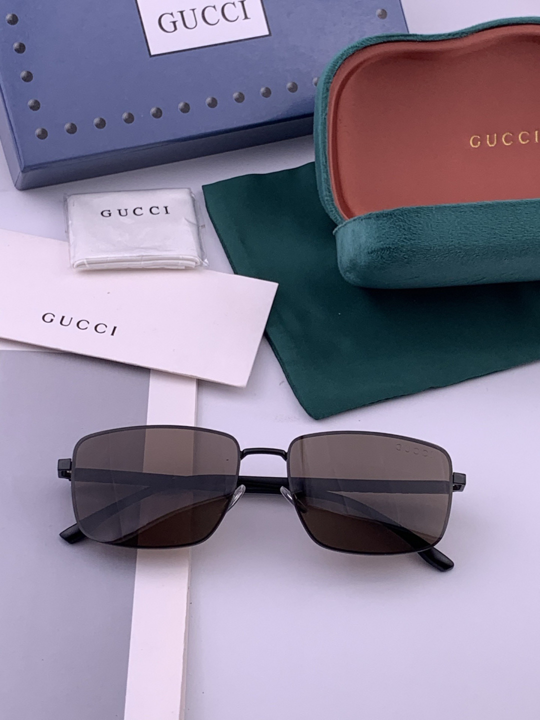 GUCCI 男款炫彩飞行员偏光太阳镜 ❤️材质：高清尼龙加厚卡槽高清偏光镜片 🌹无边框镜架💕颜👍型号：G