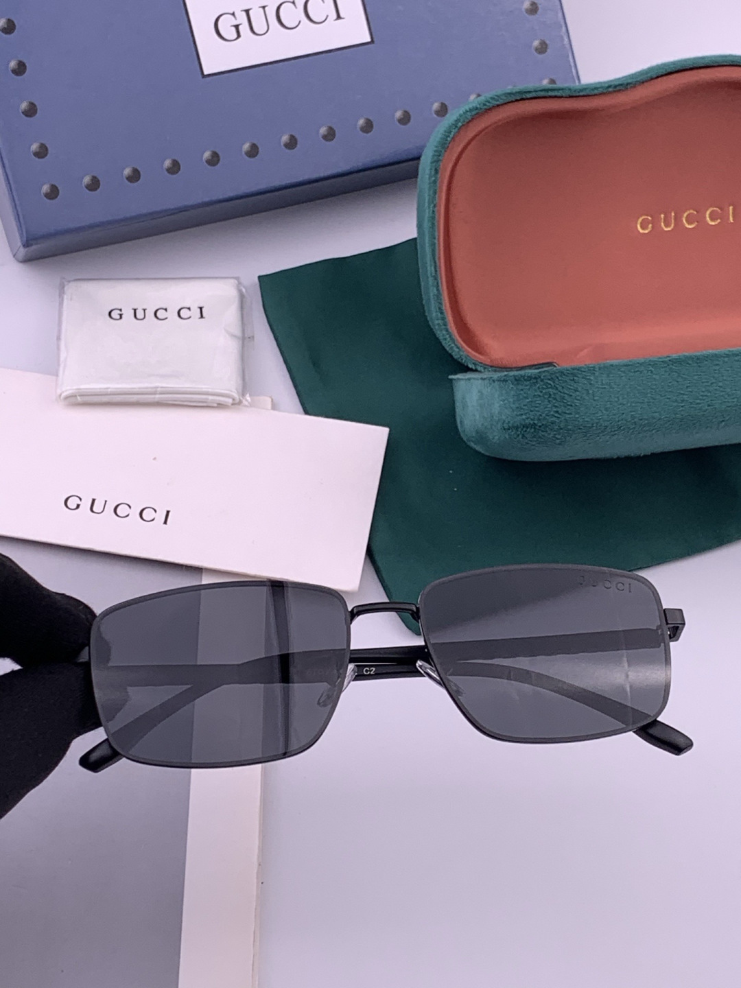 GUCCI 男款炫彩飞行员偏光太阳镜 ❤️材质：高清尼龙加厚卡槽高清偏光镜片 🌹无边框镜架💕颜👍型号：G