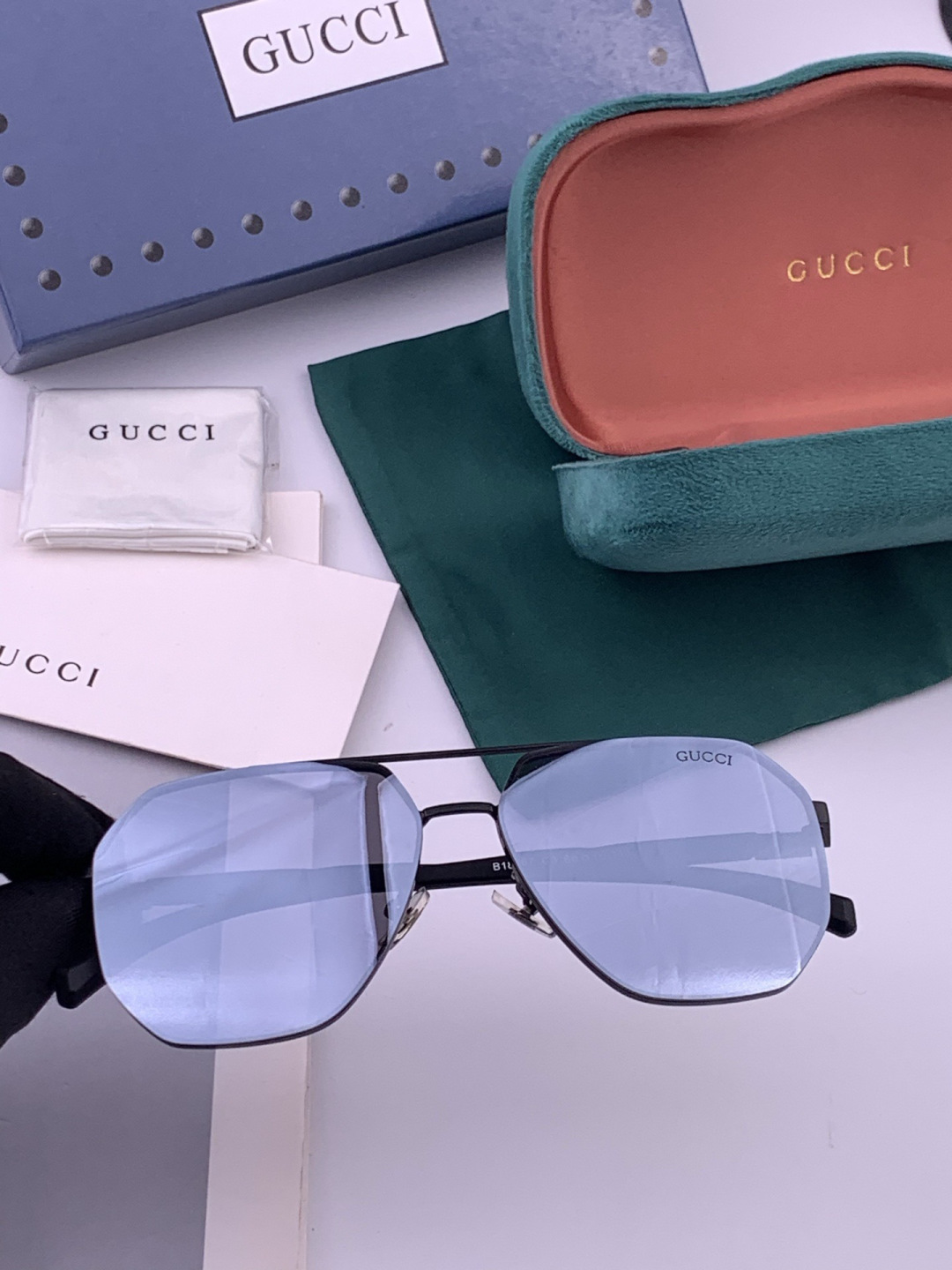 GUCCI 男款炫彩飞行员偏光太阳镜 ❤️材质：高清尼龙加厚卡槽高清偏光镜片 🌹无边框镜架💕颜👍型号：G