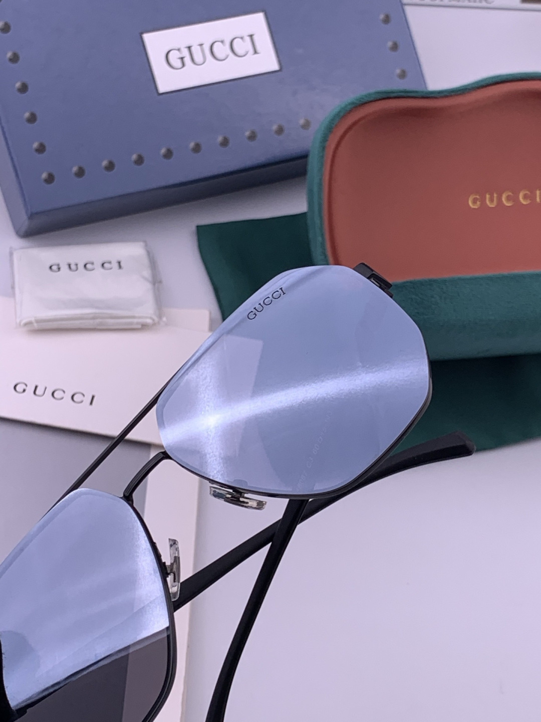 GUCCI 男款炫彩飞行员偏光太阳镜 ❤️材质：高清尼龙加厚卡槽高清偏光镜片 🌹无边框镜架💕颜👍型号：G