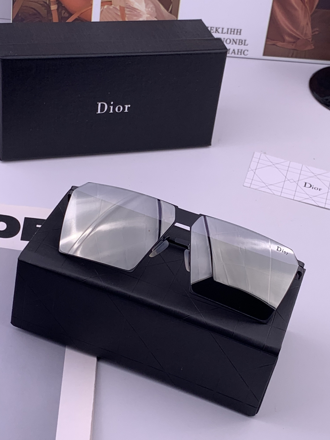DIO*新款男女情侣款太阳iP电镀永不褪色 卖点：超轻超有弹性整幅眼镜无螺丝重要的是压不坏、镜片：高清尼