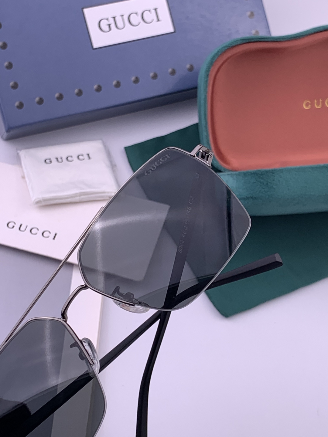 GUCCI 男款炫彩飞行员偏光太阳镜 ❤️材质：高清尼龙加厚卡槽高清偏光镜片 🌹无边框镜架💕颜👍型号：G