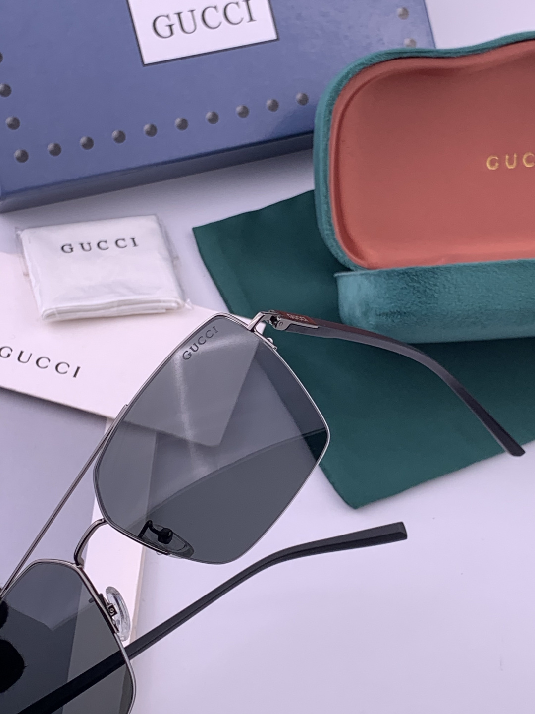 GUCCI 男款炫彩飞行员偏光太阳镜 ❤️材质：高清尼龙加厚卡槽高清偏光镜片 🌹无边框镜架💕颜👍型号：G