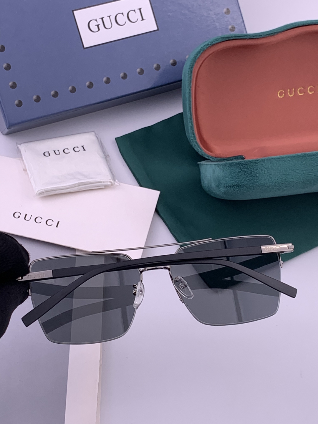 GUCCI 男款炫彩飞行员偏光太阳镜 ❤️材质：高清尼龙加厚卡槽高清偏光镜片 🌹无边框镜架💕颜👍型号：G