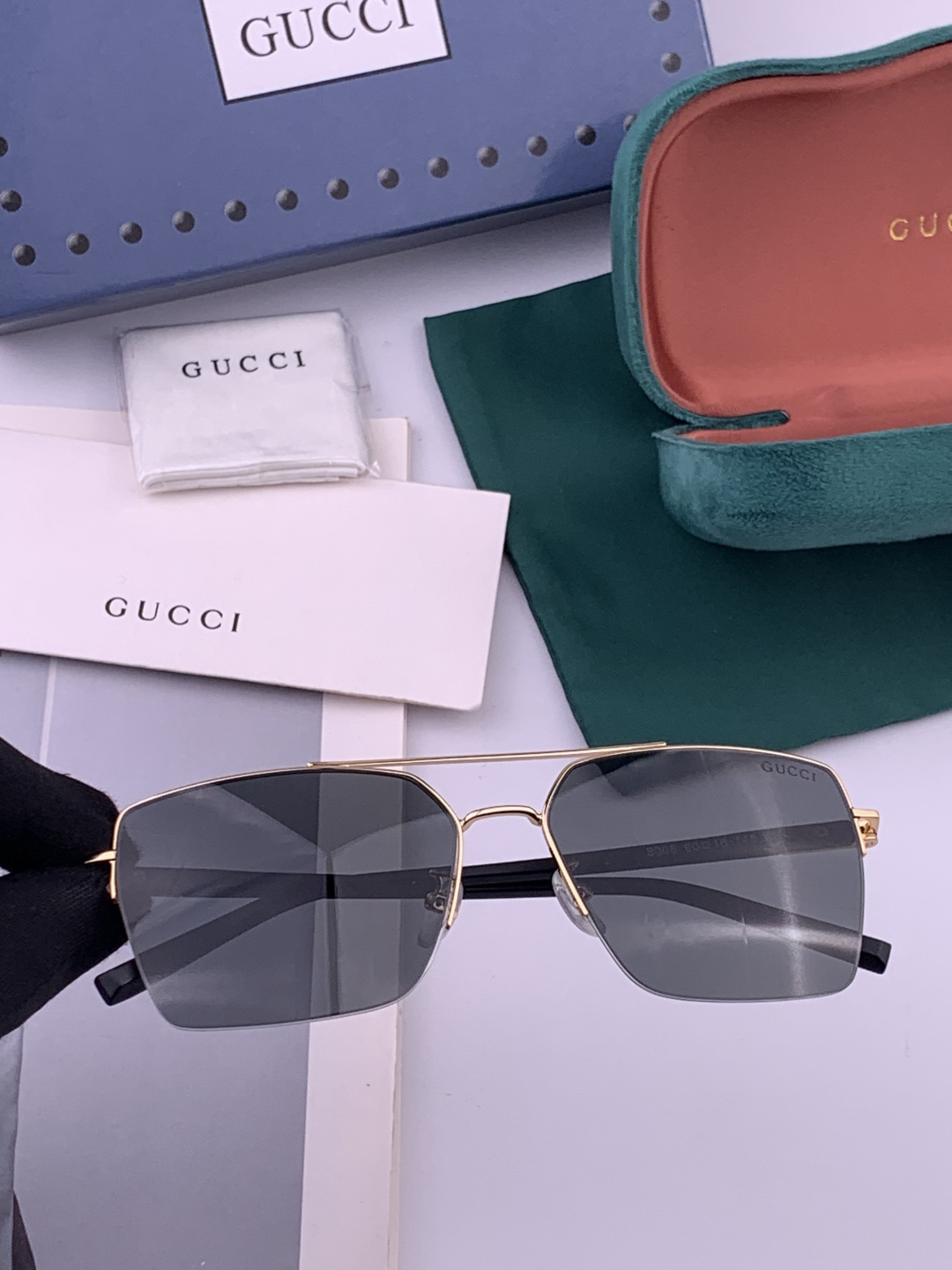 GUCCI 男款炫彩飞行员偏光太阳镜 ❤️材质：高清尼龙加厚卡槽高清偏光镜片 🌹无边框镜架💕颜👍型号：G