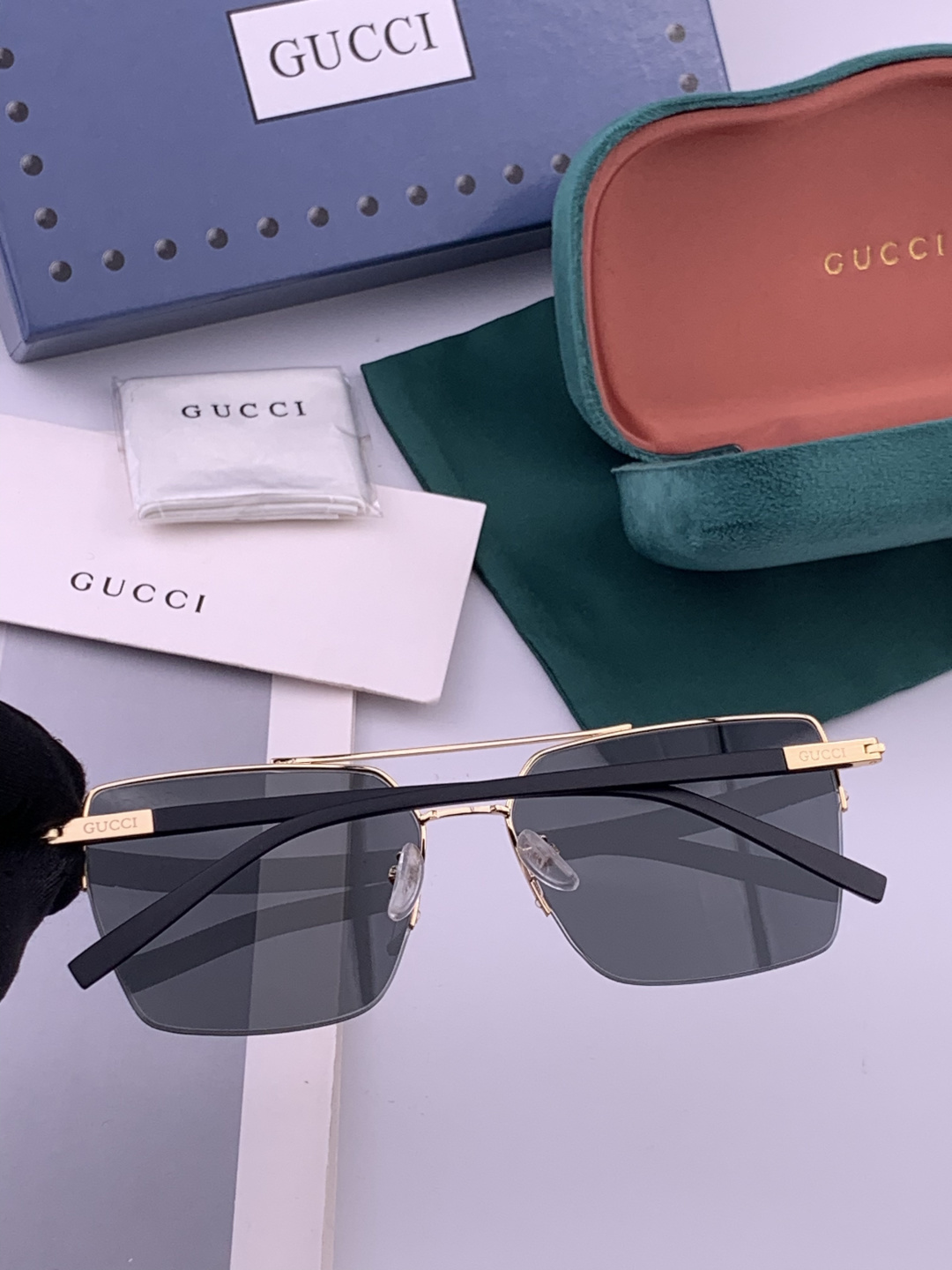 GUCCI 男款炫彩飞行员偏光太阳镜 ❤️材质：高清尼龙加厚卡槽高清偏光镜片 🌹无边框镜架💕颜👍型号：G