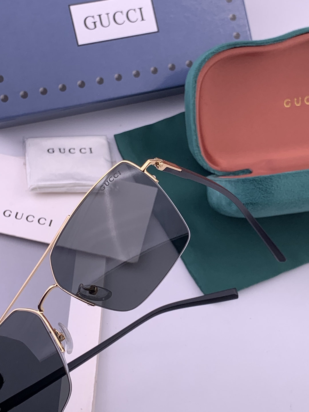 GUCCI 男款炫彩飞行员偏光太阳镜 ❤️材质：高清尼龙加厚卡槽高清偏光镜片 🌹无边框镜架💕颜👍型号：G